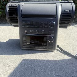 Selling Infinity G35 Radio 