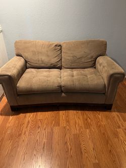 Couch (loveseat)