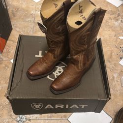 boots Never Used ARIAT WOMEN 5.5