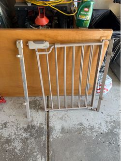 Pet / baby safety gate