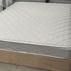 USED QUEEN SIZE MATTRESS WITH BOX SPRING DELIVERY 🚚 AVAILABLE