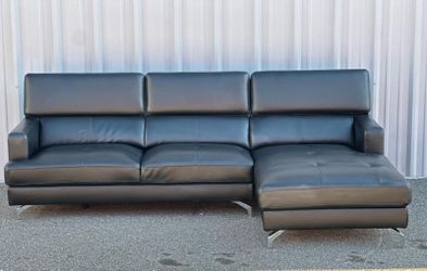 Sectional couch great condition Delivery available