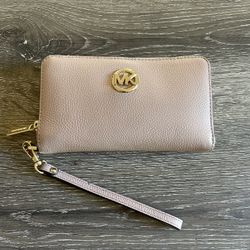 Michael Kors Smartphone Wristlet Wallet