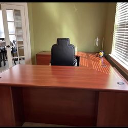 HON OFFICE DESK - EXCELLENT CONDITION