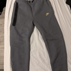 Nike Tech Pants 