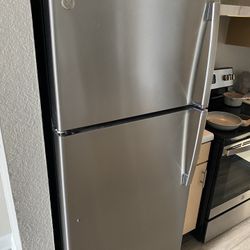 GE Stainless Steel Refrigerator 17.5 Cu
