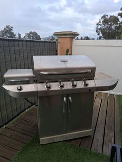 Char-Broil Commercial Series 4-Burner infrared gas grill. 