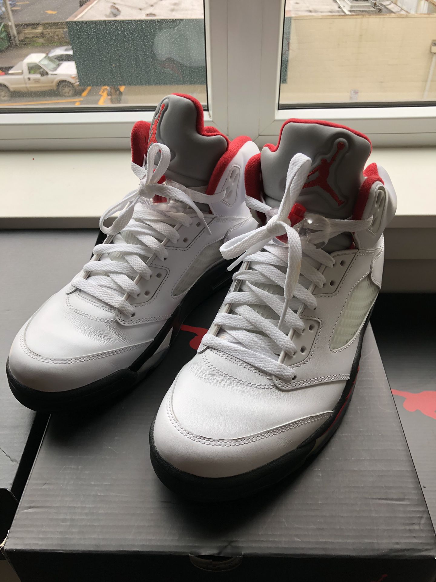 Nike Air Jordan 5 Retro Fire Red. Size 8.5.