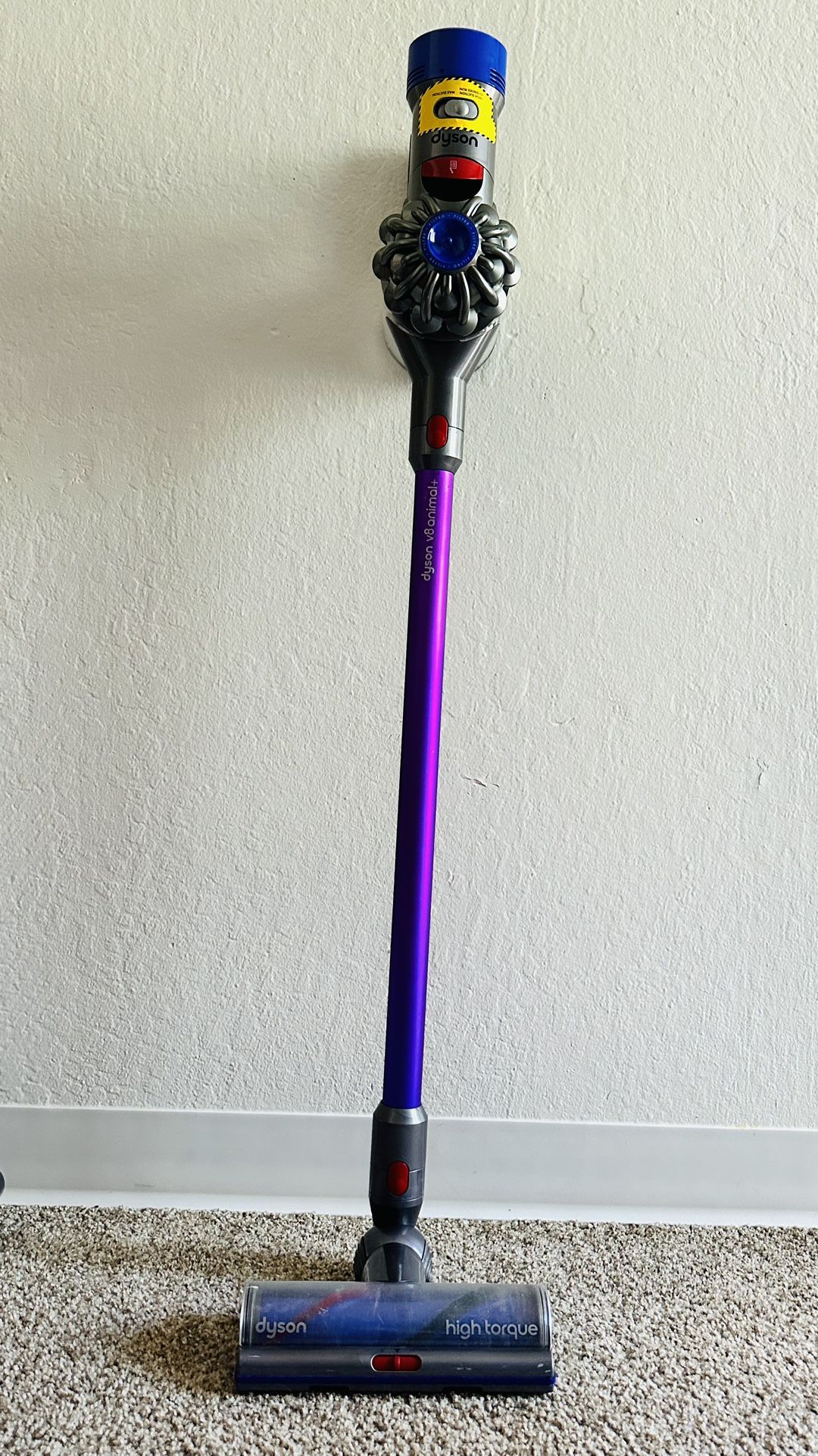Dyson V8 Vacuum