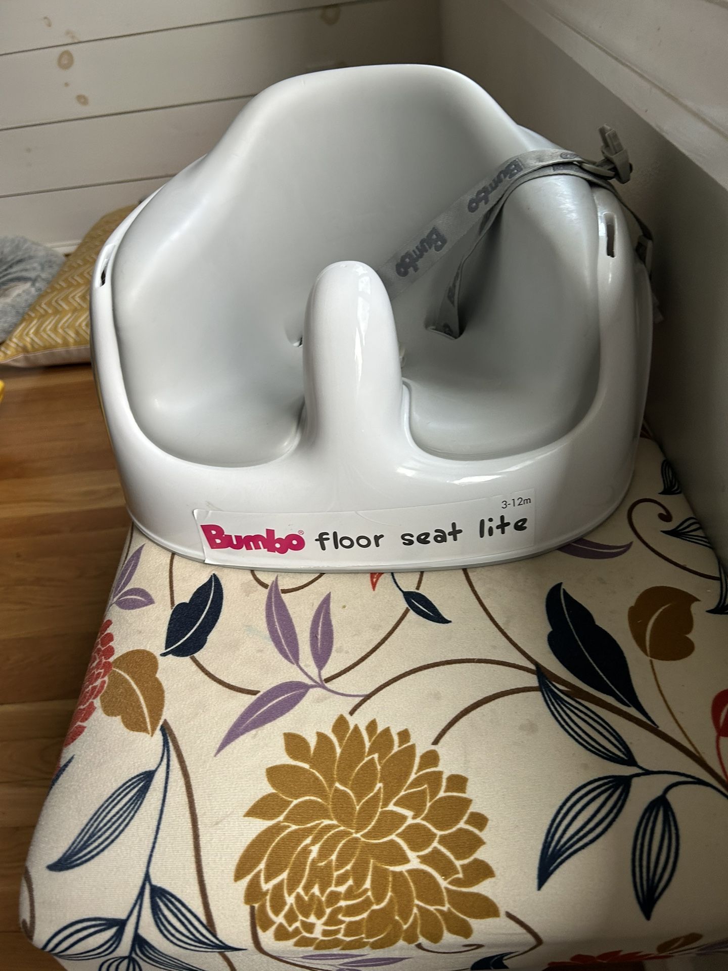 Bumpo Floor Seat