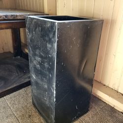 Free metal planter L11.5" x W11.5" x H24"