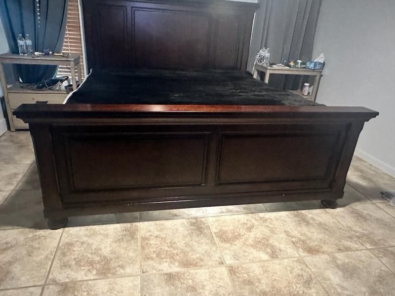 King Size Bedroom Set.     #BELTON, Tx.  OBO