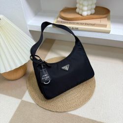 Black 𝐏𝐫𝐚𝐝𝐚 Re-Edition 2005 Re-Nylon Mini Bag