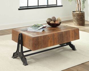 Coffee Table in offer (721788)
