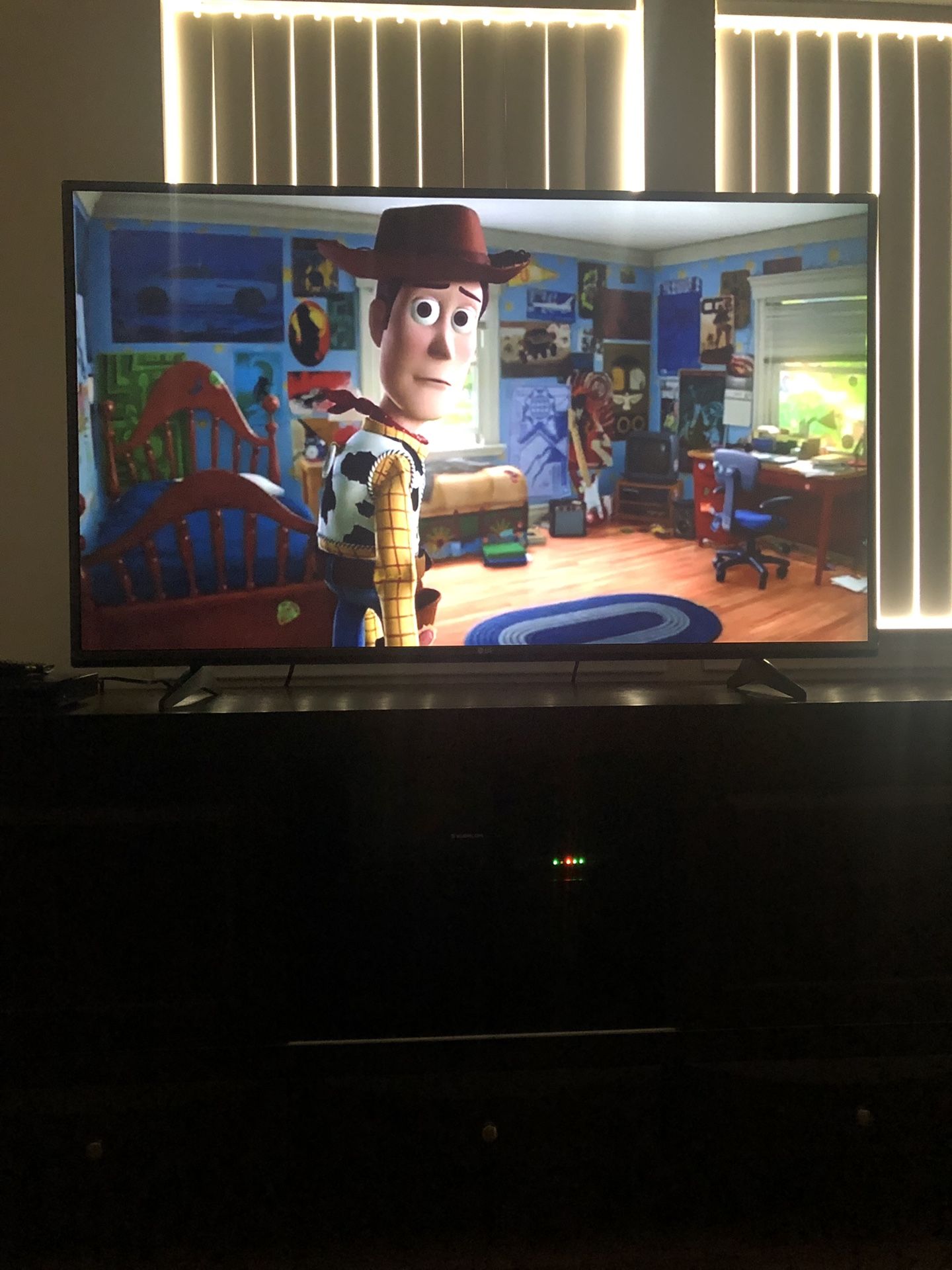 LG 55” LED SMART TV 4K ULTRA HD 120HZ