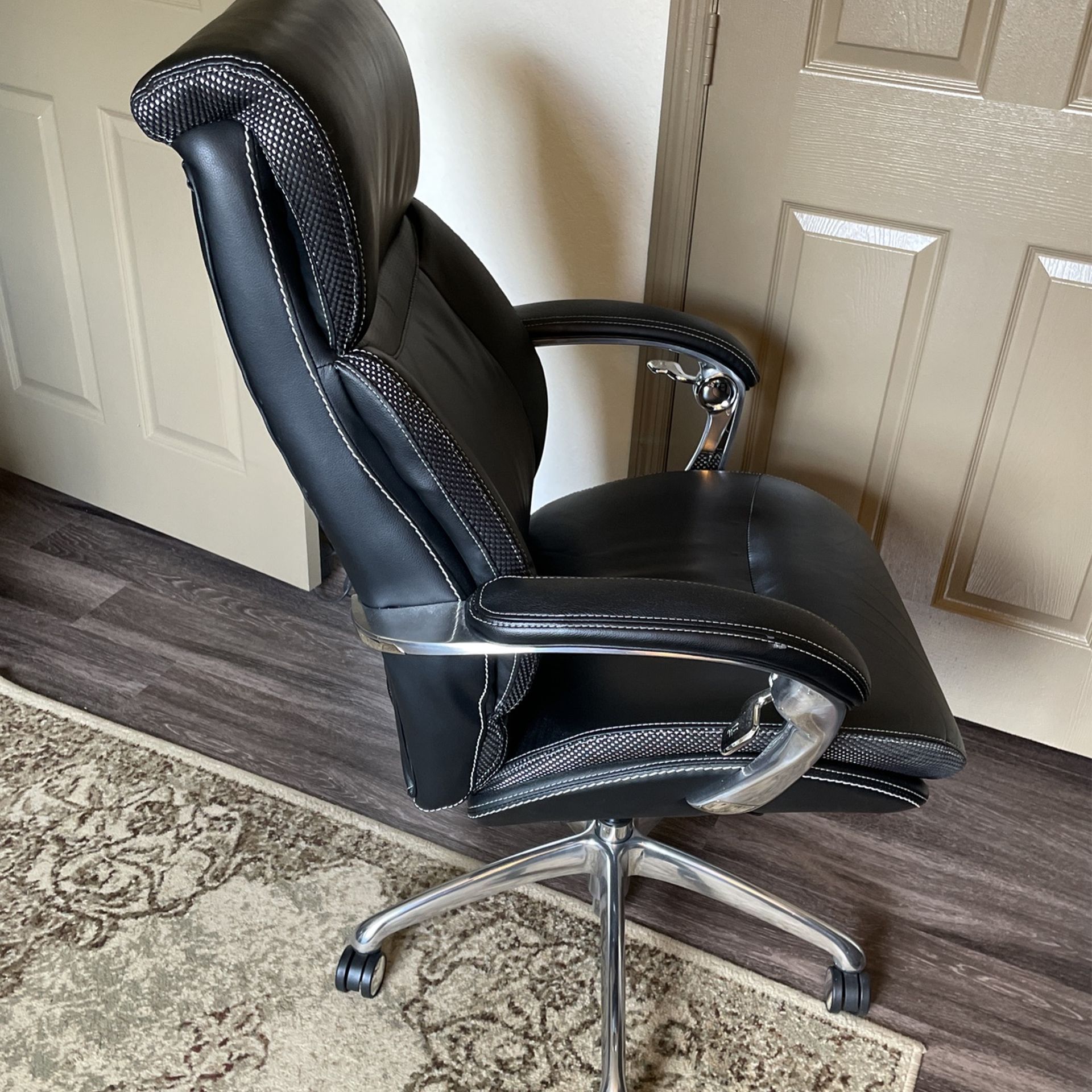 Like New Office chair Serta Comfort i5000 for Sale in Pompano Beach, FL