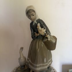 Lladro Porcelain Figurine 