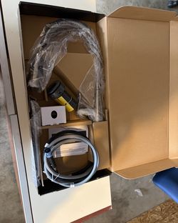 Single handle pull down kitchen sink