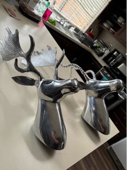 Metal Deer Head Wall Decor – Set of 2