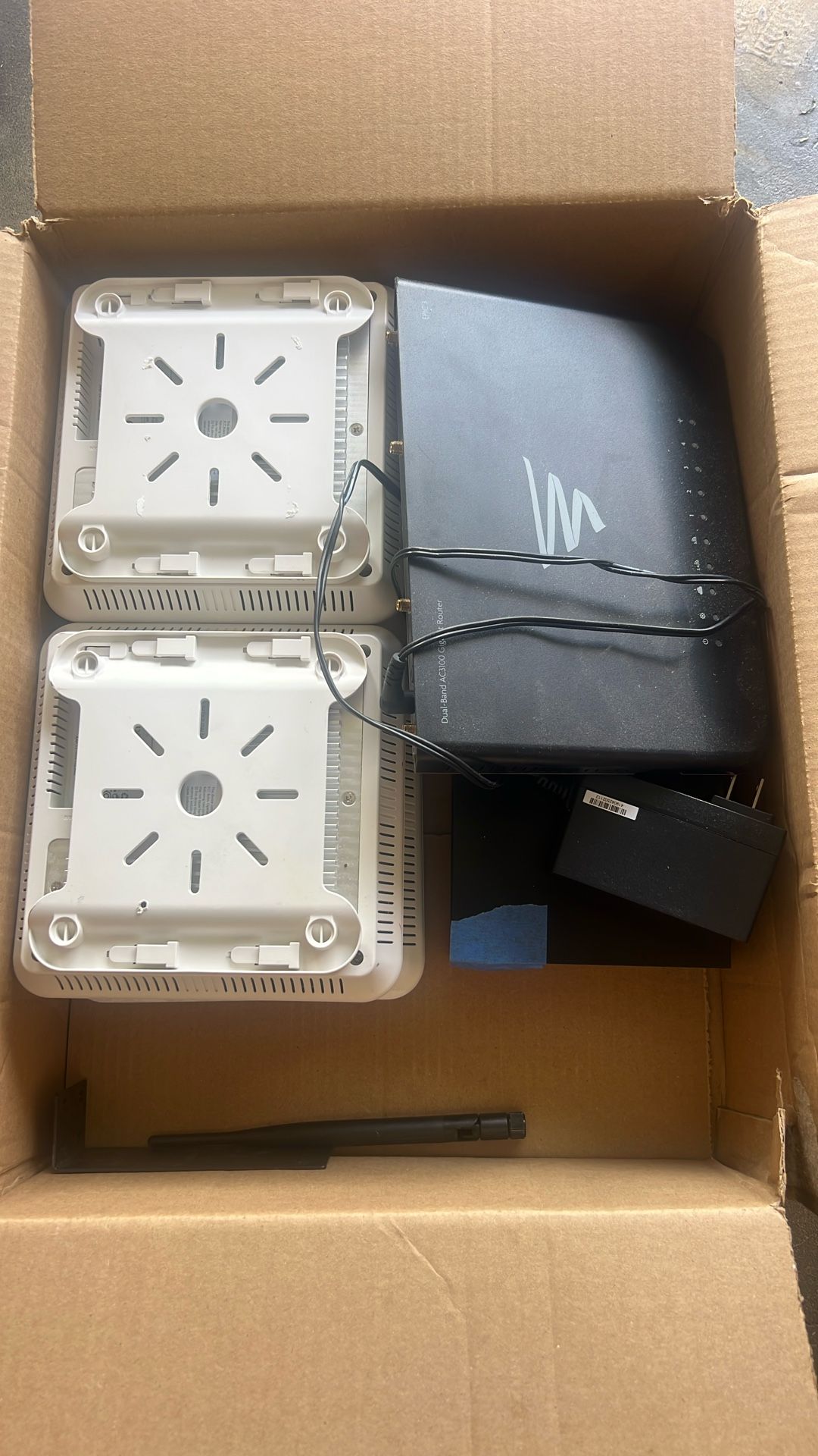 Luxul Router, WAP Controller And 4 WAPs