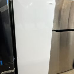 FRIGIDAIRE FREEZER NEW OPEN BOX