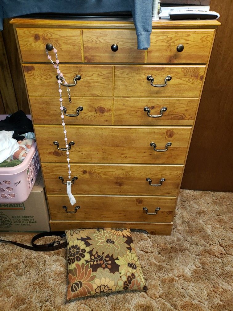Dresser Drawers. Nice Piece Not Hurt At All