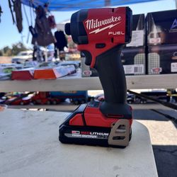 Milwaukee Impact Wrench 1/4 Hex With High Output 3.0 Battery 160$