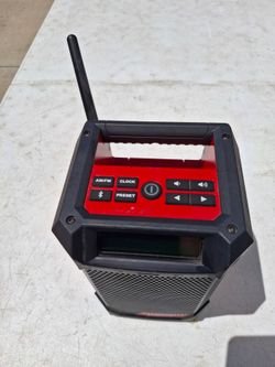Milwaukee M12 Bluetooth/AM/FM Radio+Charger (tool only)