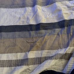 Queen Bedspread Blanket Has Damage 