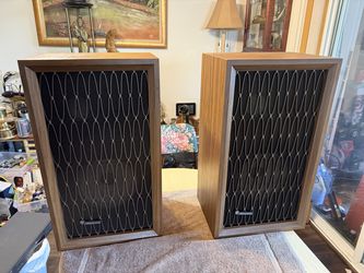 Vintage Pair of Kenwood KL-2080 2-Way Speaker System - Classic Speakers. They are in an excellent condition. Tested. Sounds amazing!