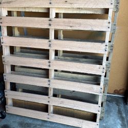 FREE PALLETS