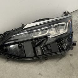 2021-2024 TOYOTA SIENNA HEADLIGHT FULL LED LEFT DRIVER SIDE IN GREAT WORKING CONDITIONS 