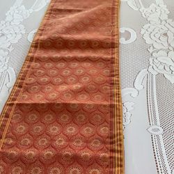 Elegant Table Runners And Matching Place Mats