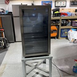 Insignia Beverage Refrigerator With Stand