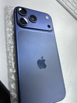 Apple iPhone 17 pro max 256GB network locked Lyca only