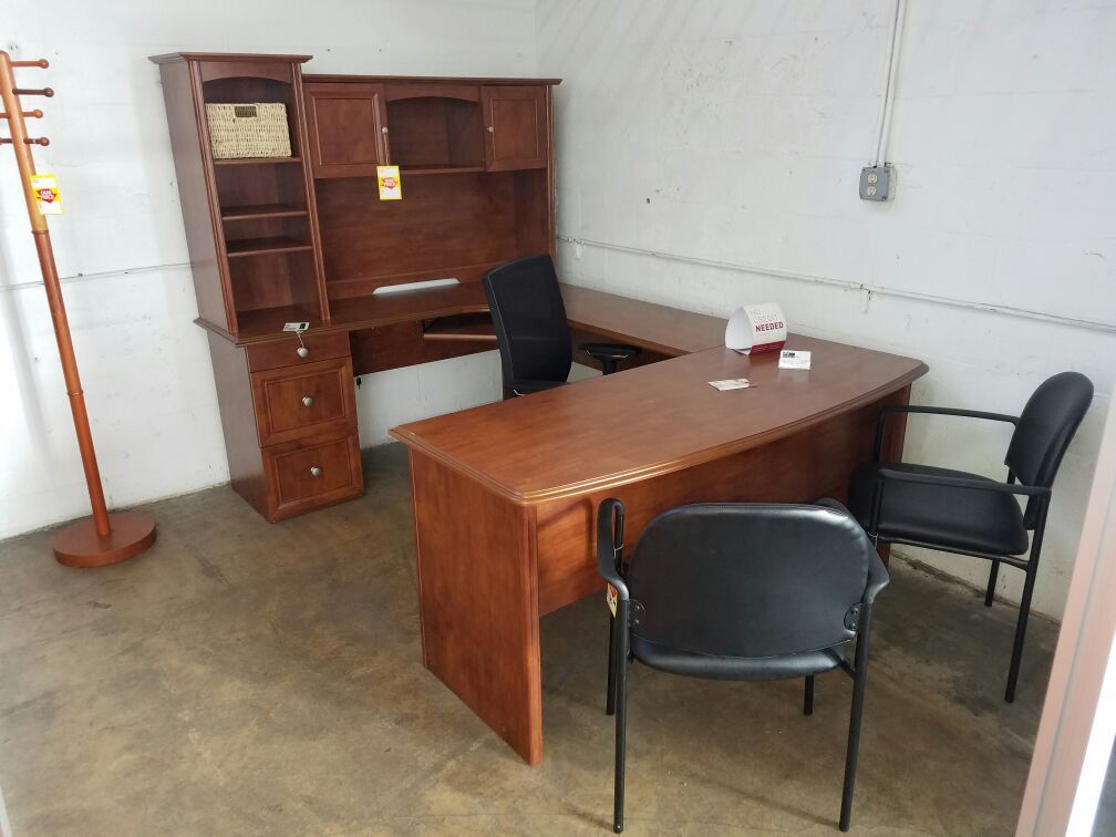 Executive u desk