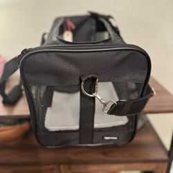 Travel carrier Shoulder Bag For Cat Or Dog 19”x11”x11” Like New Bag