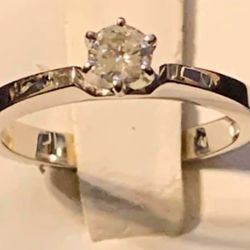 Beautiful Diamond Engagement Ring 