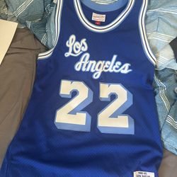 Los Angeles Lakers Elgin Baylor Jersey. Size Large.