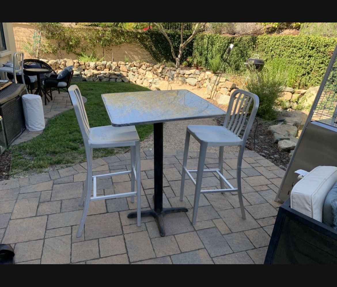 Outdoor Table w/3 Chairs