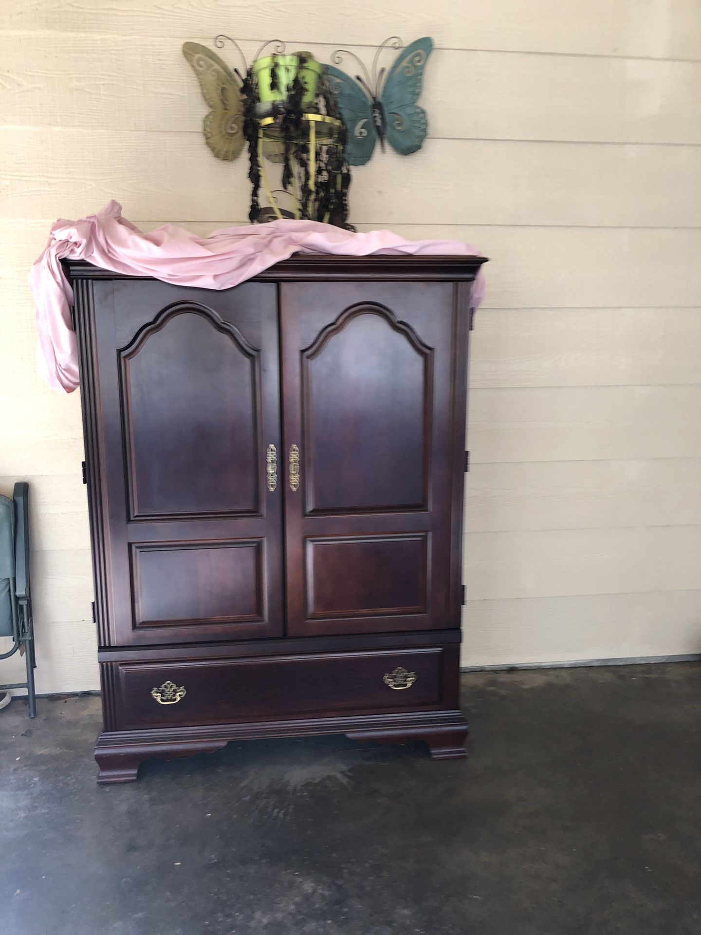 Beautiful Oak T V STAND