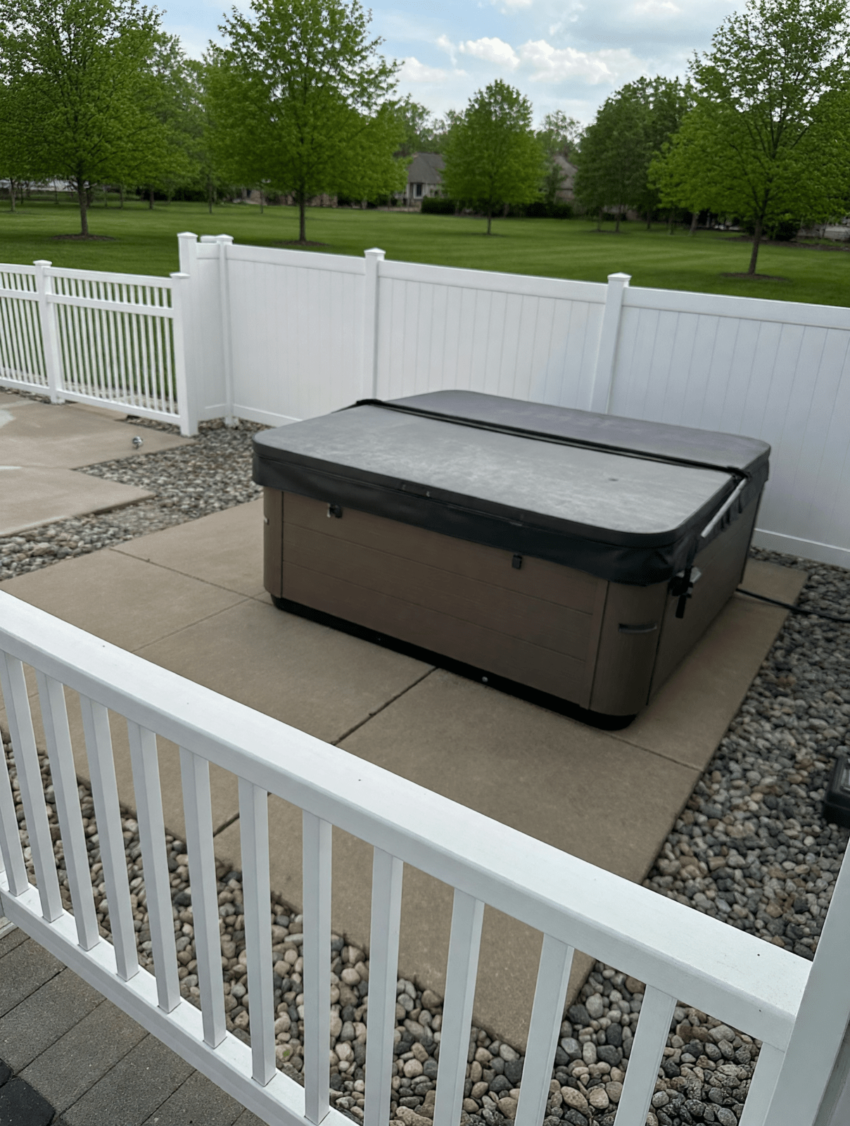 2025 Bullfrog X8 Hot Tub – New Condition, 6-Person Capacity - Davison, MI