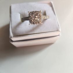 10 K Dimond Ring Beautiful  Size 8