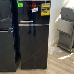 GALANZ GLR76TBKER TOP FREEZER REFRIGERATOR 81 3K