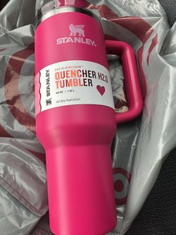 Valentine’s Day edition  Stanley 40 oz Stainless Steel H2.0 Flowstate Quencher Tumbler Cosmo pink