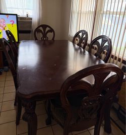 Dining Table & 6 Chairs