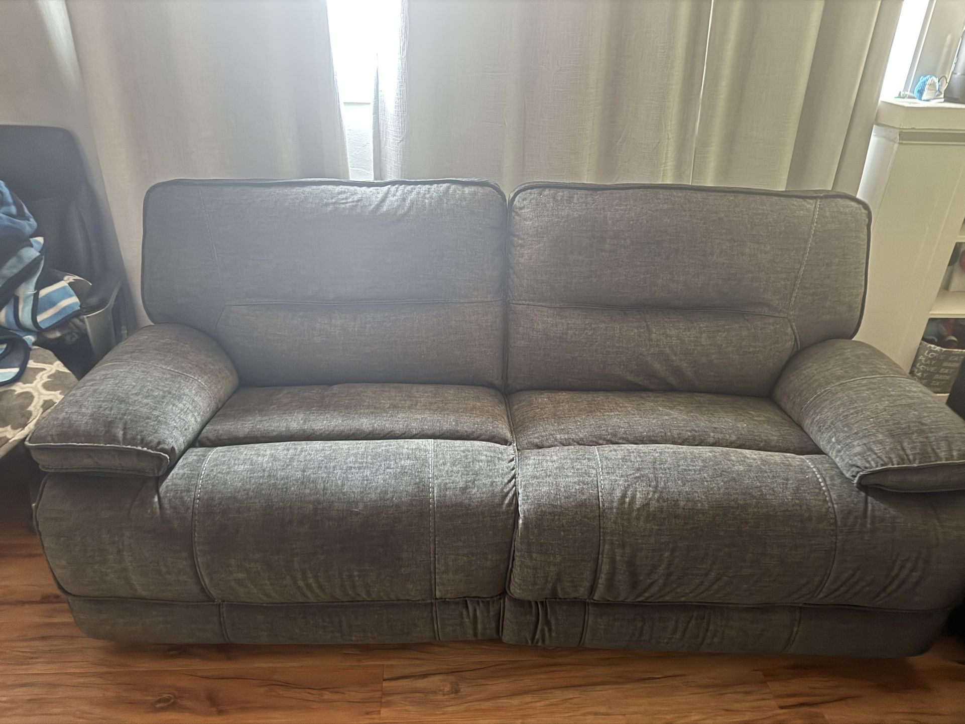 Jerome’s Dual Reclining Couch With USB Plug Ins