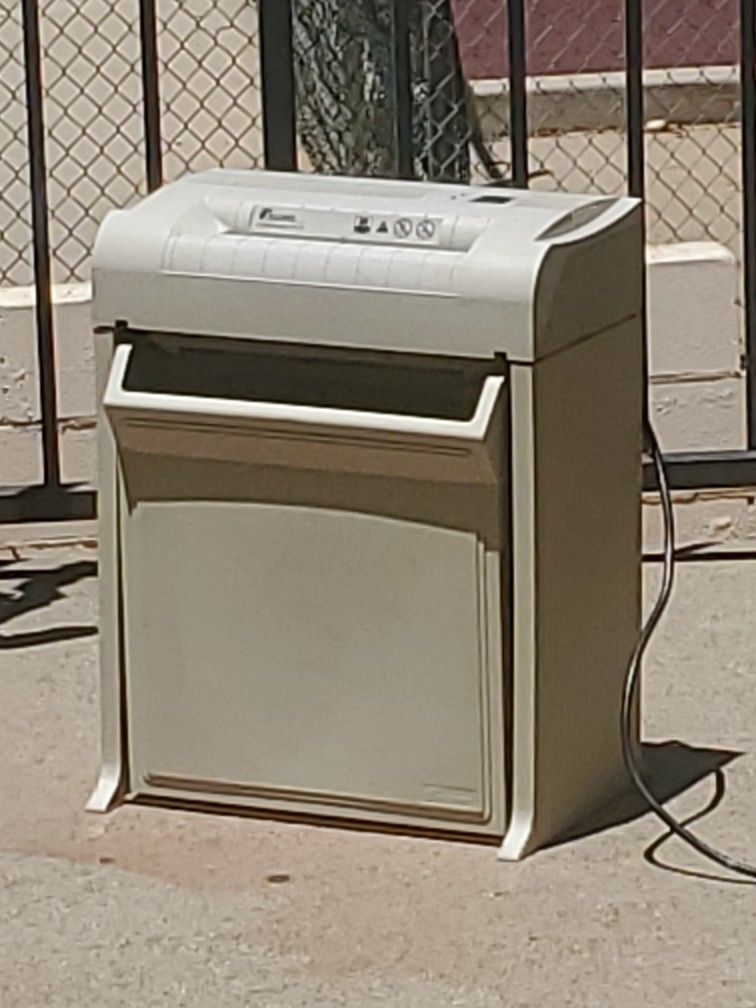 FELLOWES SHREDDER