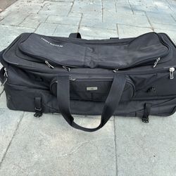 High Sierra Rolling Duffle Bag / Suitcase / Luggage