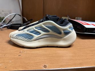 Yeezy 700 V3 SIZE 11